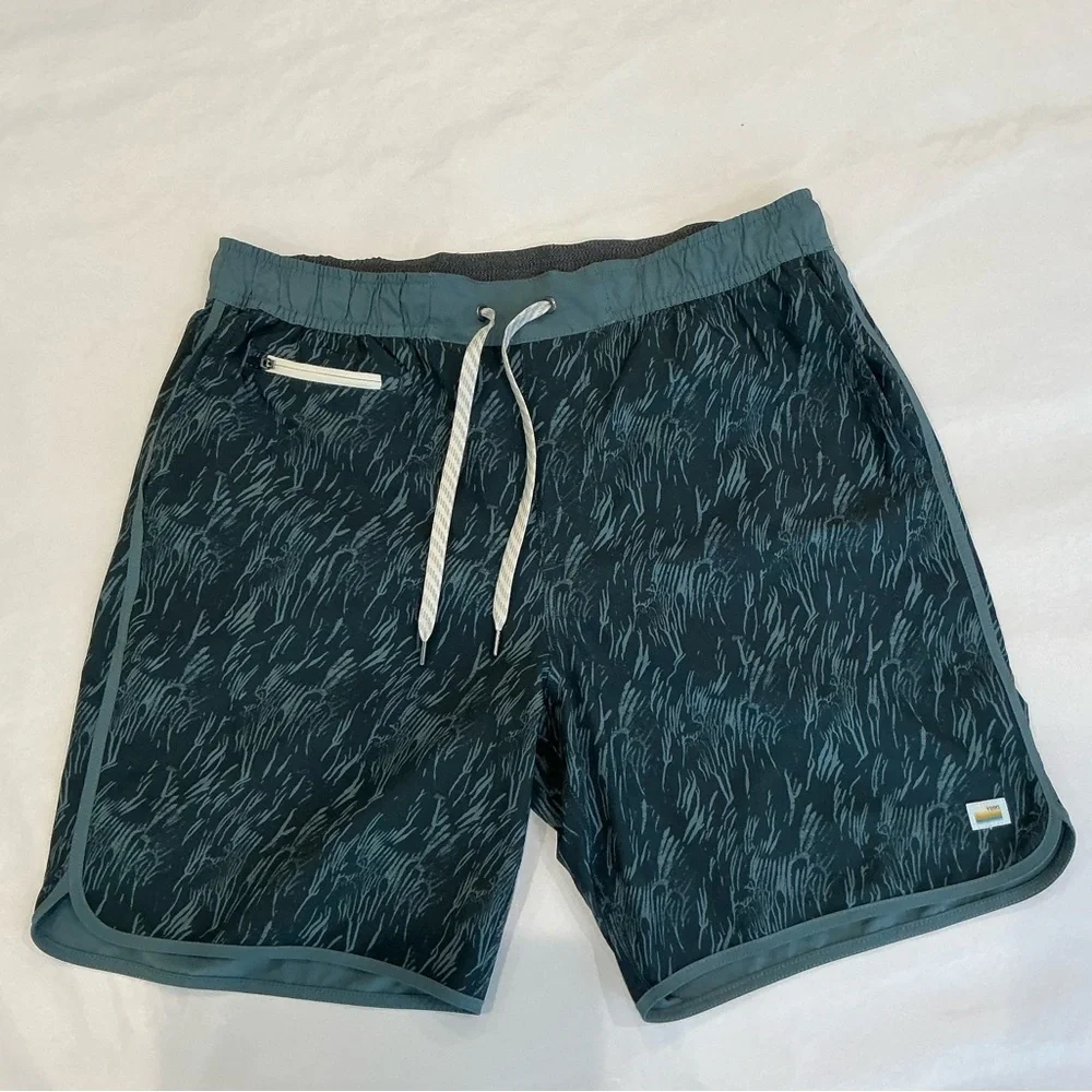 Vuori Men's Banks Shorts Unlined 7.5 in Kashmir Flux Size Large